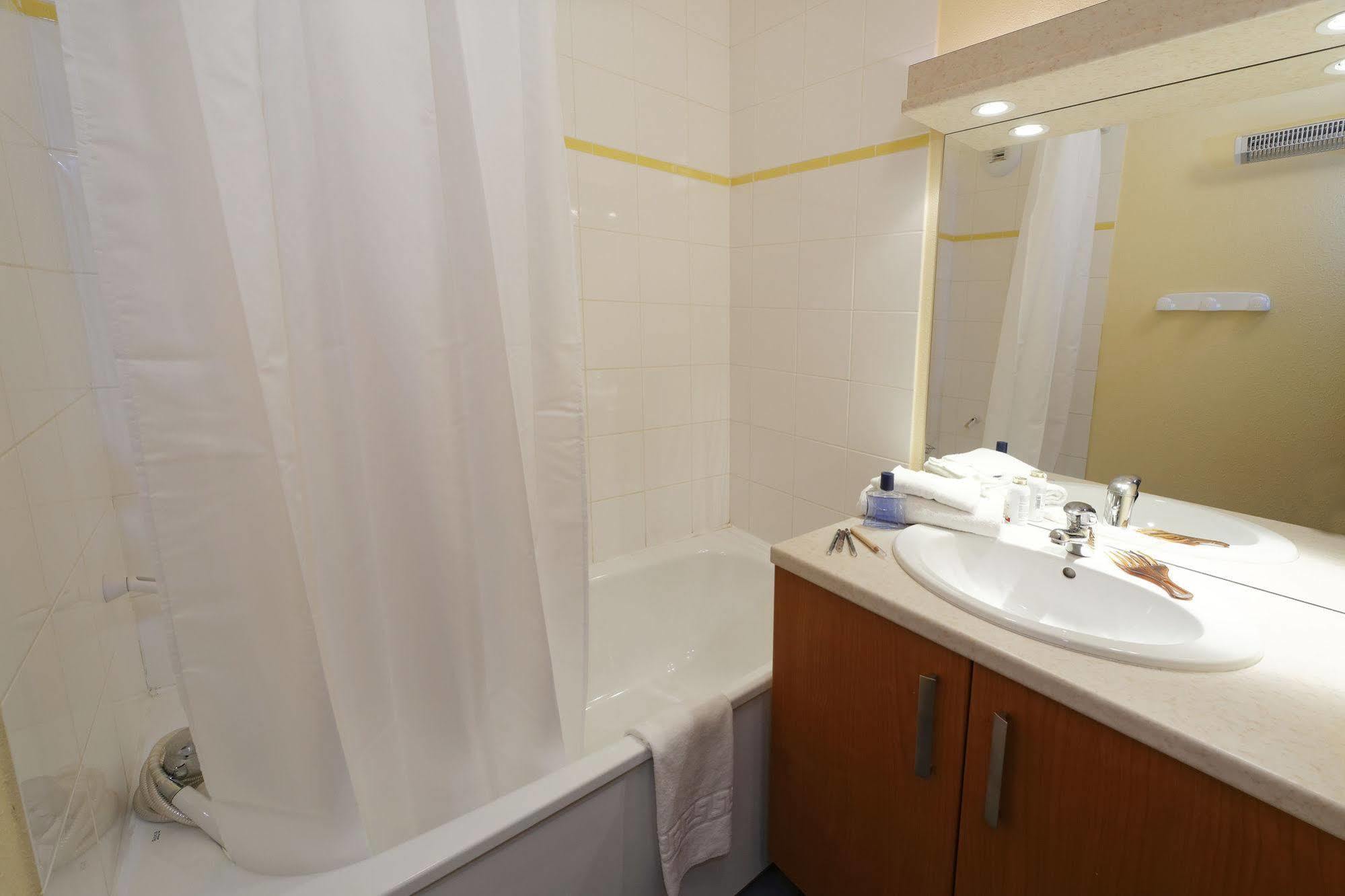 Residence Nemea Les Chalets Du Belvedere Font-Romeu-Odeillo-Via Екстериор снимка
